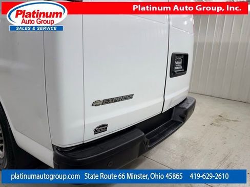 Used 2017 Chevrolet Express 3500 Extended image 42