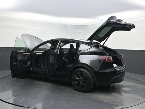 Used 2025 Tesla Model Y Long Range AWD/4WD image 34