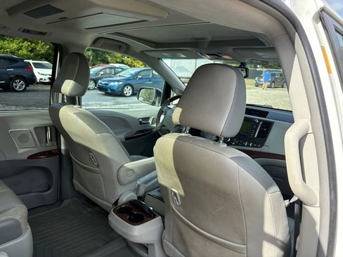 Used 2013 Toyota Sienna Limited image 15