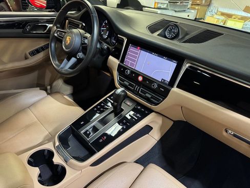 Used 2024 Porsche Macan Base AWD 4dr SUV w/ Premium Plus Package image 54