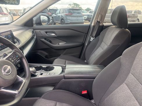 Used 2024 Nissan Rogue SV image 40