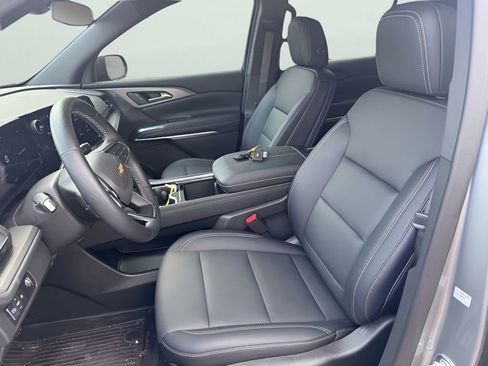 Used 2025 Chevrolet Traverse LT w/ Driver Confidence Package FWD image 16
