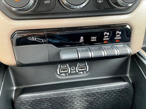 Used 2020 RAM 1500 Laramie AWD/4WD image 40