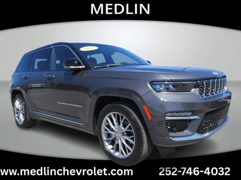 Used 2025 Jeep Grand Cherokee Summit AWD/4WD image 2