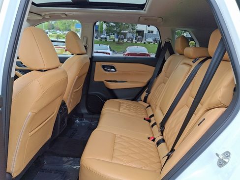 Used 2022 Nissan Rogue Platinum w/ Head-Up Display Package image 10