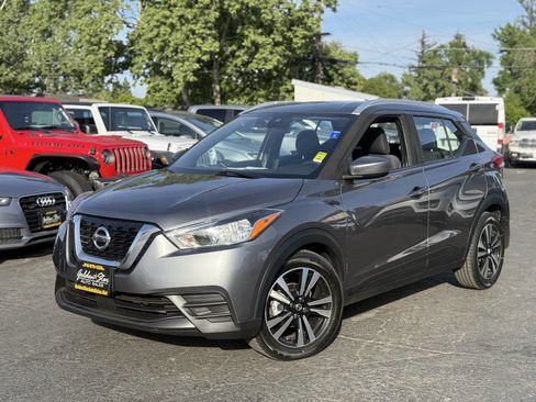 Used 2020 Nissan Kicks SV image 1