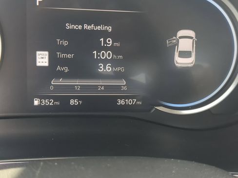 Used 2025 Genesis G70 2.5T RWD image 32