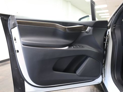 Used 2016 Tesla Model X Performance image 23