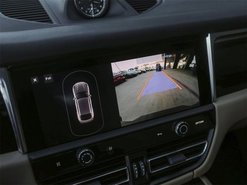 Certified 2022 Porsche Macan image 23