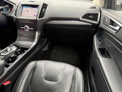Used 2019 Ford Edge Titanium w/ Equipment Group 301A AWD/4WD image 22