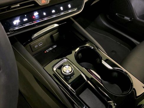 Used 2025 Buick Envision Sport Touring image 17