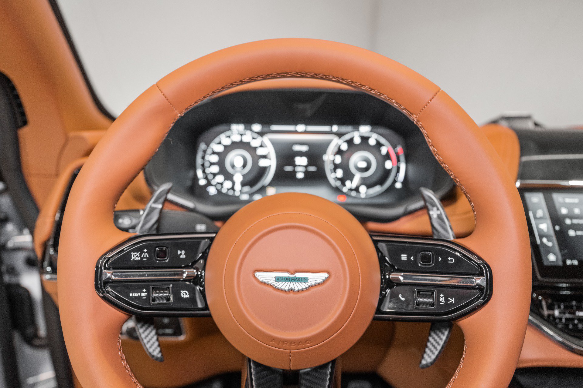 Used 2026 Aston Martin DBX S AWD/4WD image 10