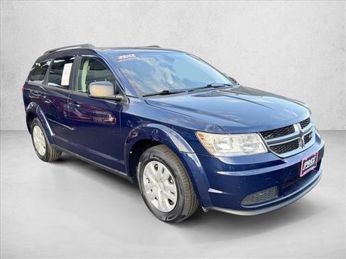 Used 2019 Dodge Journey SE image 3