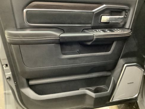 New 2026 RAM 2500 Laramie AWD/4WD image 12