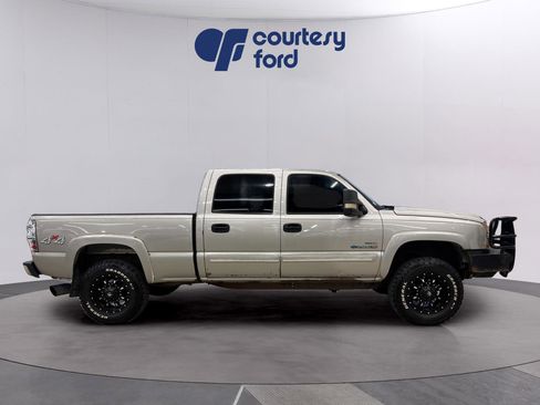 Used 2005 Chevrolet Silverado 2500 LS w/ Heavy-Duty Power Package image 8