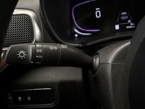 Used 2025 Kia Soul LX w/ LX Technology Package FWD image 33
