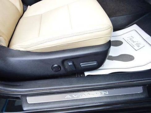 Used 2013 Toyota Avalon Limited FWD image 30