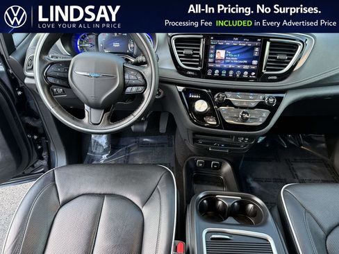 Used 2019 Chrysler Pacifica Limited w/ Advanced Safetytec Group FWD image 10