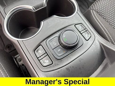 Used 2024 GMC Terrain SLE w/ Driver Convenience Package FWD image 25