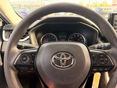 Used 2022 Toyota RAV4 LE FWD image 30
