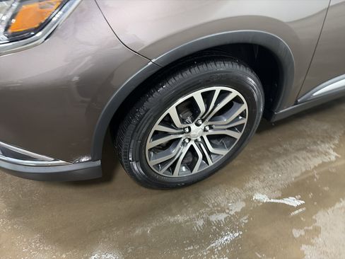 Used 2018 Mitsubishi Outlander SE image 9