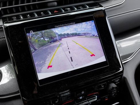 Used 2023 Jeep Grand Cherokee Altitude image 30