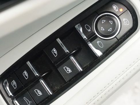 Used 2017 Porsche Macan S image 26