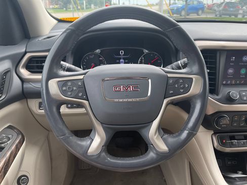 Used 2020 GMC Acadia Denali w/ Technology Package FWD image 10