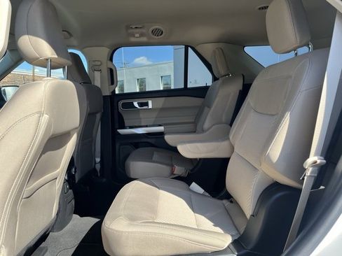 Used 2022 Ford Explorer XLT image 16