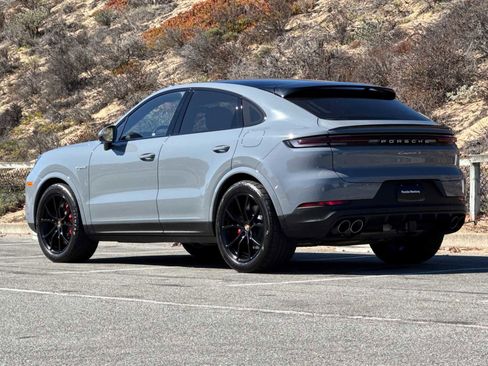 Certified 2025 Porsche Cayenne S image 3