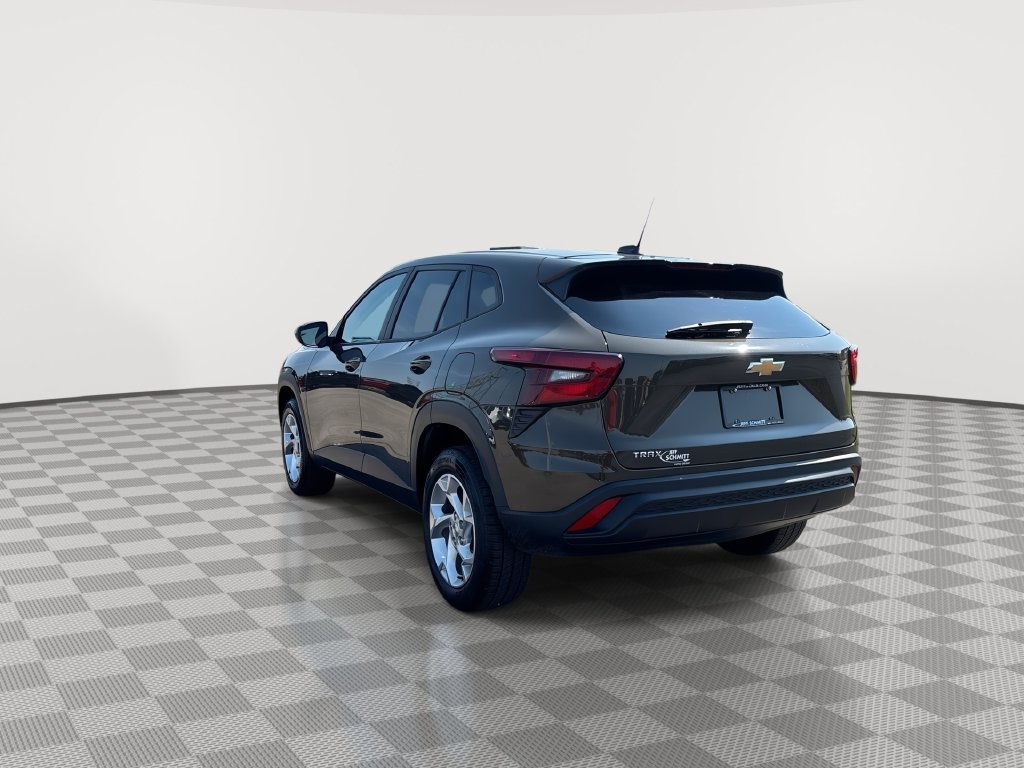 Used 2024 Chevrolet Trax LS w/ LS Convenience Package FWD image 9