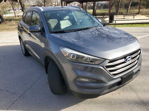 Used 2016 Hyundai Tucson SE w/ Option Group 02 FWD image 4