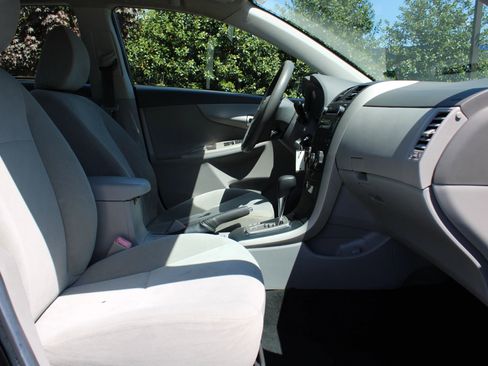 Used 2010 Toyota Corolla LE image 7