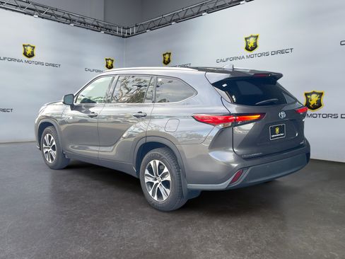 Used 2021 Toyota Highlander XLE image 2