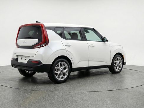 Used 2025 Kia Soul LX w/ LX Technology Package image 9