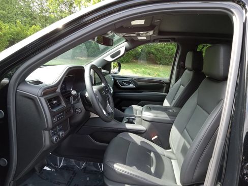 Used 2024 Chevrolet Tahoe Z71 w/ Luxury Package AWD/4WD image 10