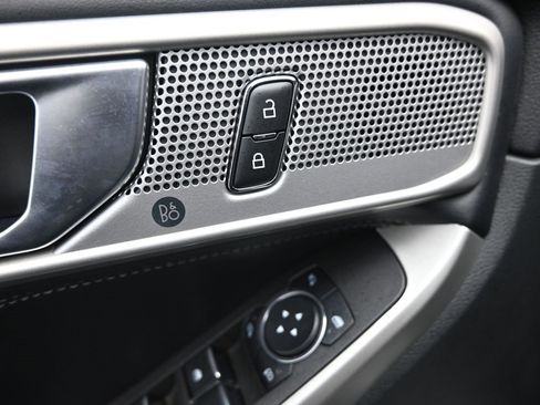 Used 2023 Ford Explorer Limited image 19