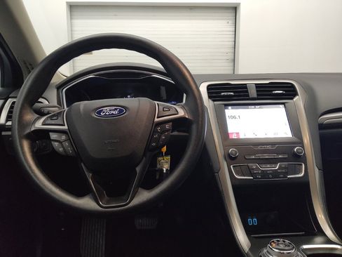Used 2019 Ford Fusion SE image 22