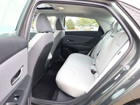 Used 2025 Hyundai Elantra Limited image 30