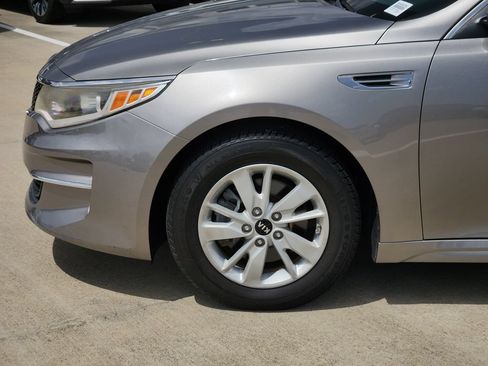 Used 2018 Kia Optima LX FWD image 8