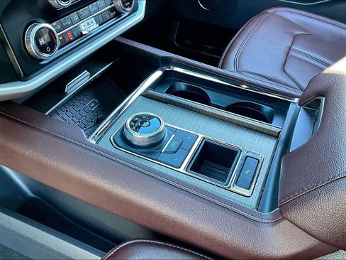 Used 2024 Ford Expedition Limited image 13