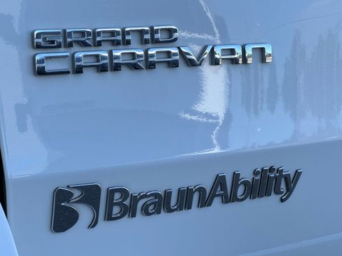 Used 2019 Dodge Grand Caravan SXT FWD image 22