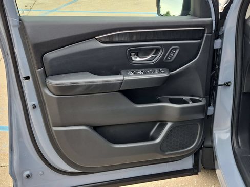 Used 2023 Honda Pilot Elite image 12