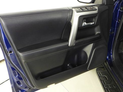 Used 2018 Toyota 4Runner SR5 Premium image 11