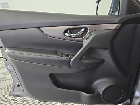 Used 2016 Nissan Rogue SV AWD/4WD image 25