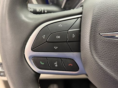 Used 2024 Chrysler Pacifica Touring-L FWD image 14