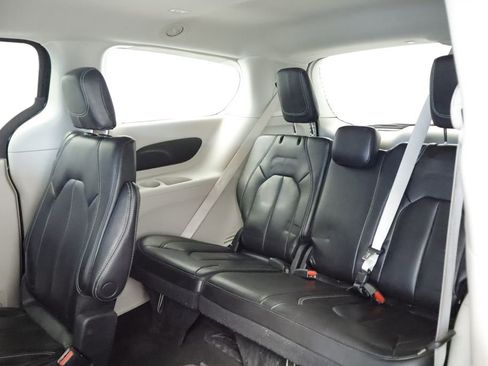 Certified 2023 Chrysler Pacifica Touring-L FWD image 22