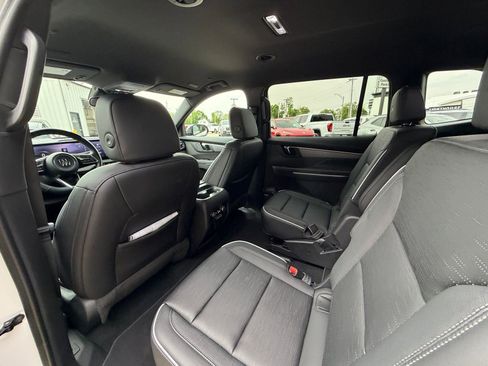 Used 2025 Buick Enclave Sport Touring w/ Super Cruise Package FWD image 24