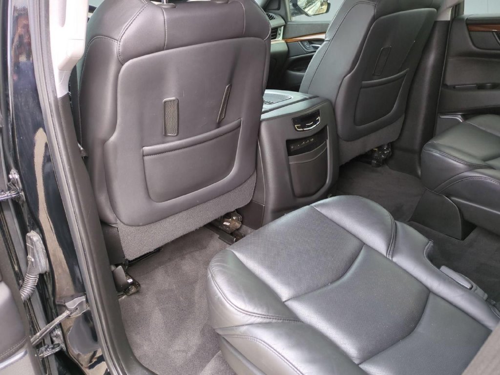 Used 2020 Cadillac Escalade Premium Luxury w/ LPO, Radiant Package AWD/4WD image 28