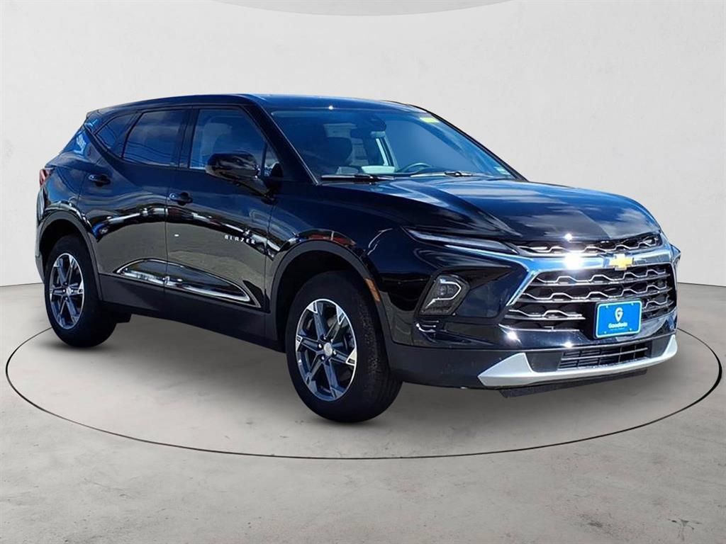 New 2025 Chevrolet Blazer LT AWD/4WD image 3